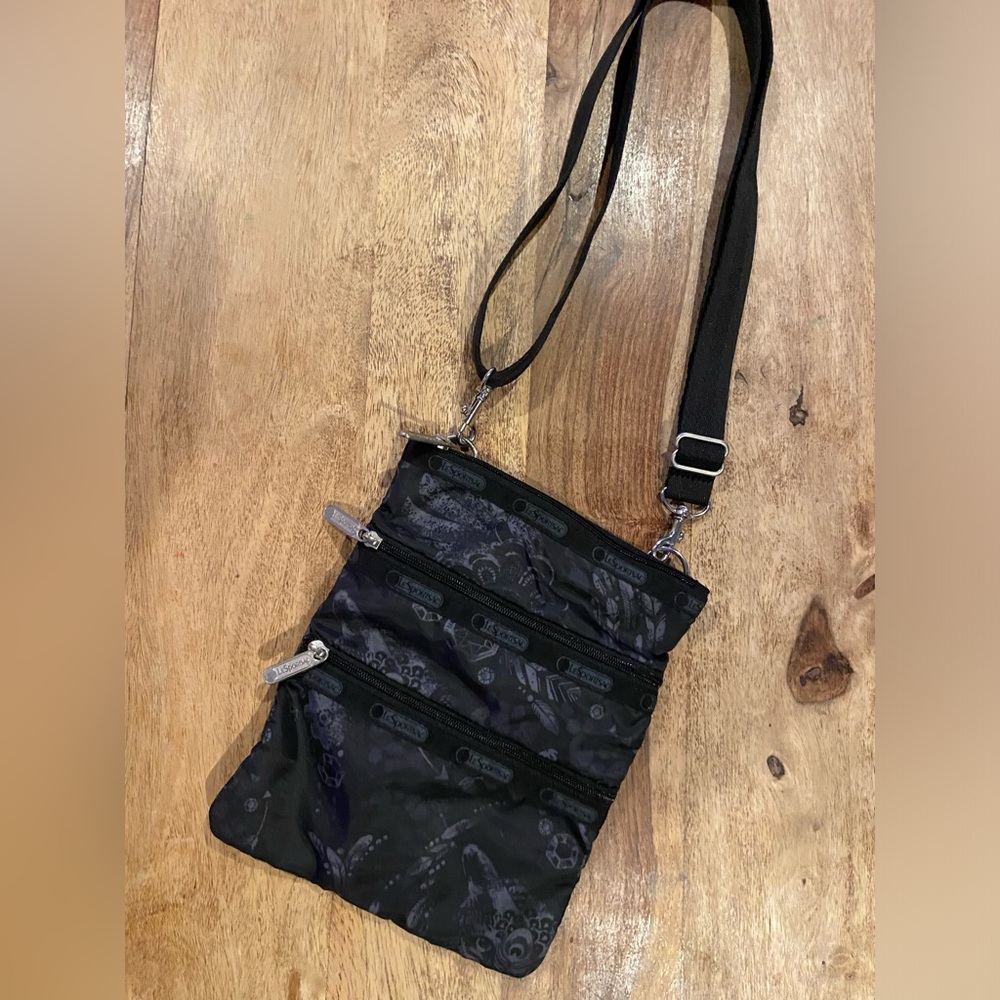LeSportSac small crossbody with zippers EUC black/gray print